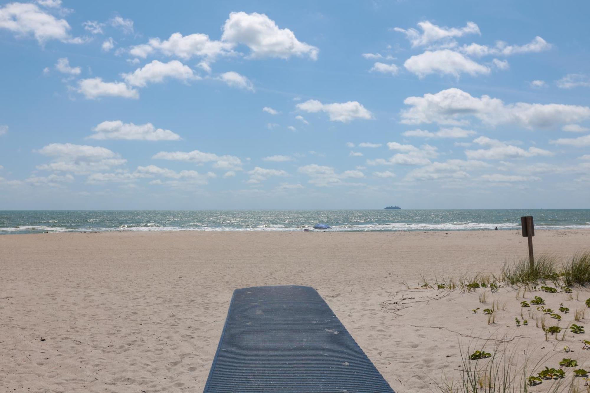 Cape Canaveral Escape With Grill Walk To Beach! Exterior foto